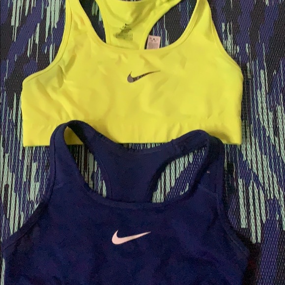 2 Nike sports bras - Picture 2 of 12